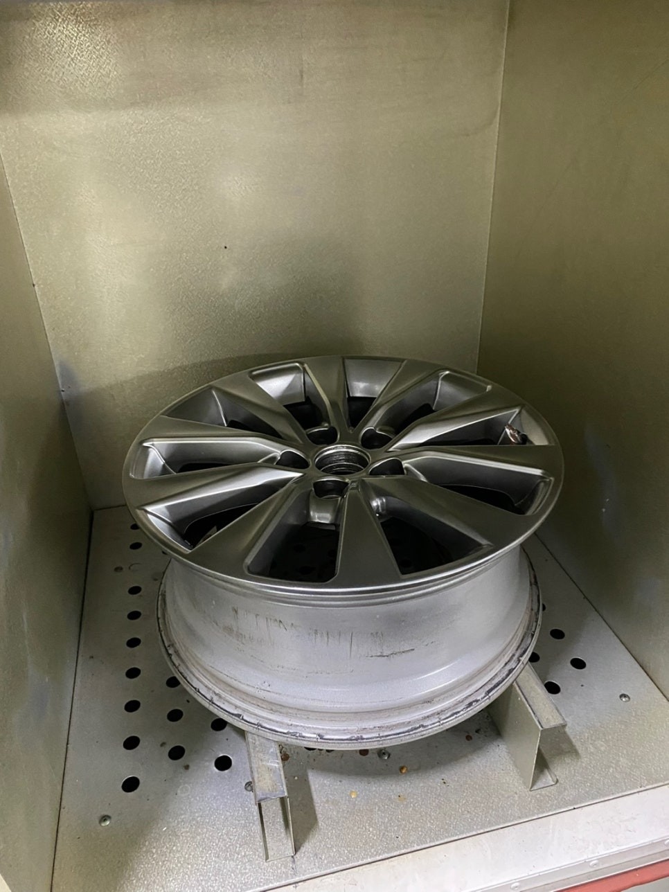 도요타 캠리 하이브리드 순정17인치 하이퍼도장 휠도색 복원 / 서울 서초