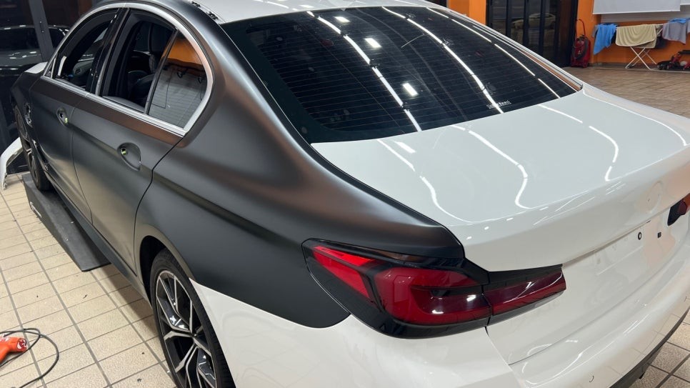 BMW 전체랩핑 가격과 과정, 위례 5시리즈 530e 사틴블랙 작업기 / 하남시 감북동