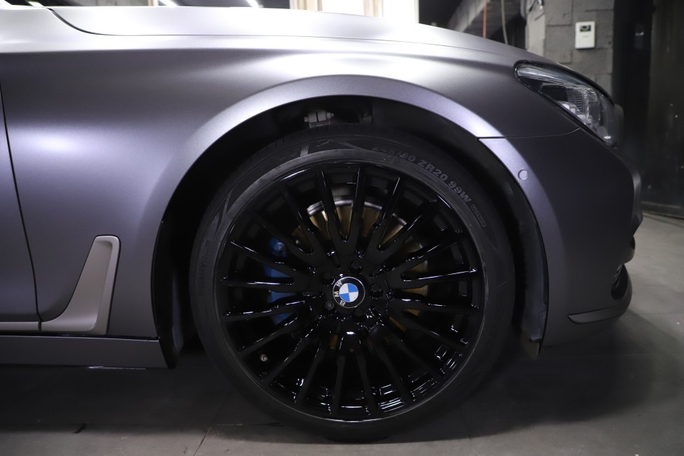 BMW 740ld 랩핑으로 멋짐력 폭풍 상승