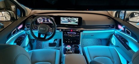 창원에서 카니발KA4 하이리무진에 시공 된 글로우모션 엠비언트 / 창원 의창구