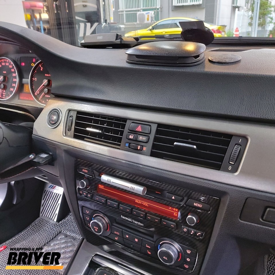 BMW E90 실내랩핑 티타늄브러쉬로 우드트림 변신![브리버]