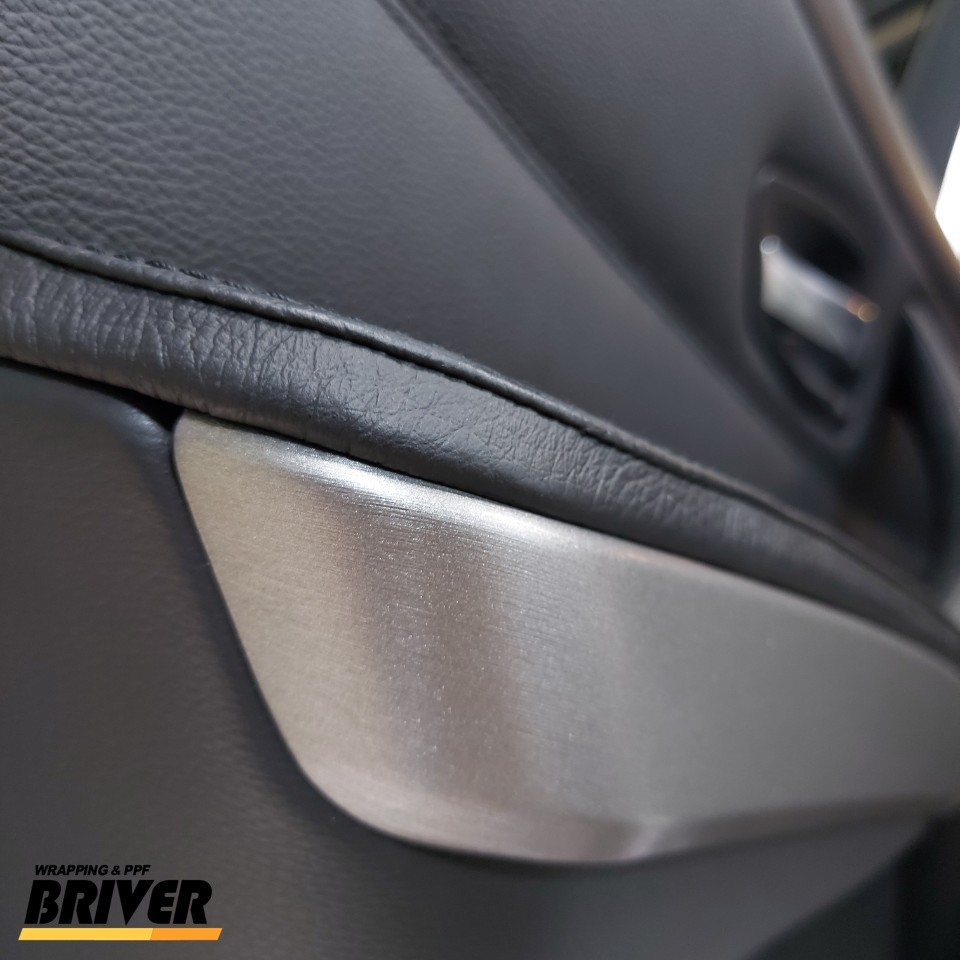 BMW E90 실내랩핑 티타늄브러쉬로 우드트림 변신![브리버]