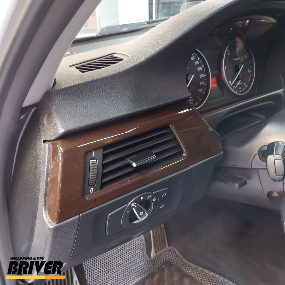 BMW E90 실내랩핑 티타늄브러쉬로 우드트림 변신![브리버]