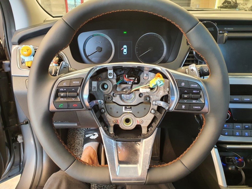 [덱스크루 울산남구점]현대 LF쏘나타 순정옵션튜닝 터보 D컷 스티어링 휠