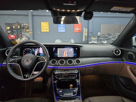 벤츠 w213 e250 - 송풍구 엠비언트 & 3d 부메스터 set 시공