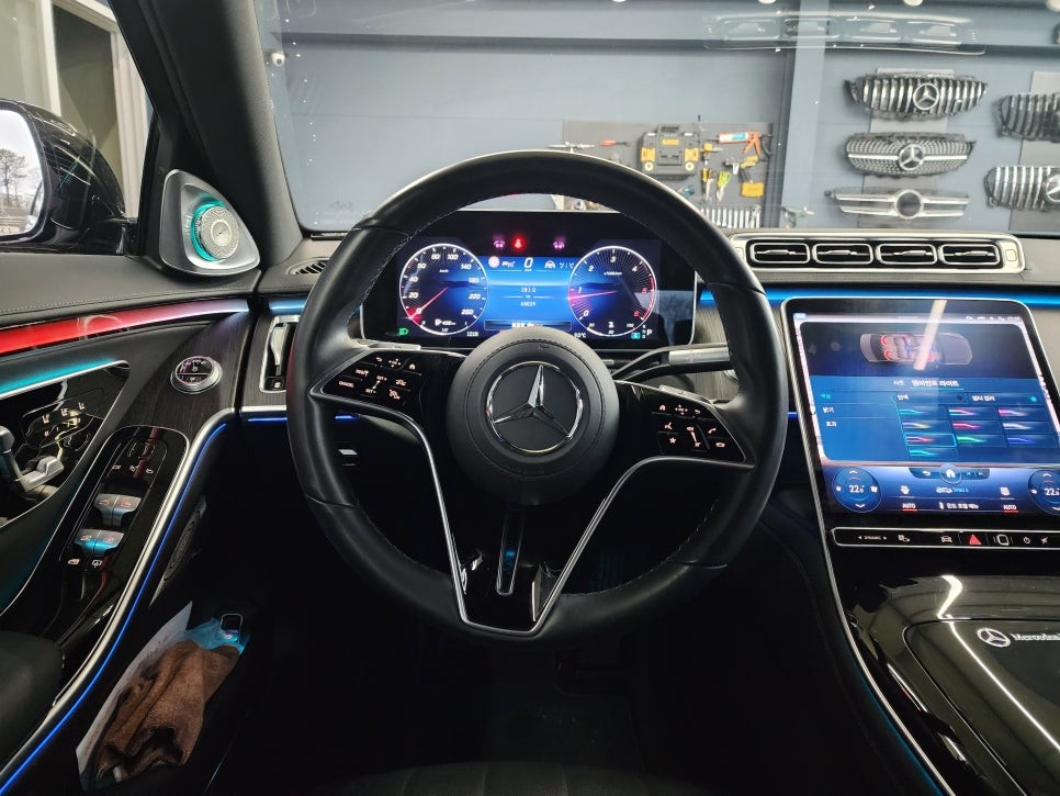 벤츠 S400 - 액티브엠비언트 & 정품 4d부메스터   " 환상의 인테리어를 위한 필수 아이템 "