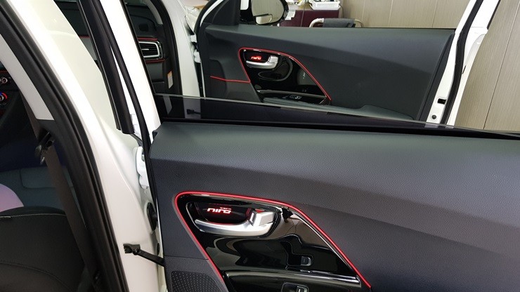 청주 니로 도어캐치 컵홀더 풋등 LED 시공 / 청주 신봉동