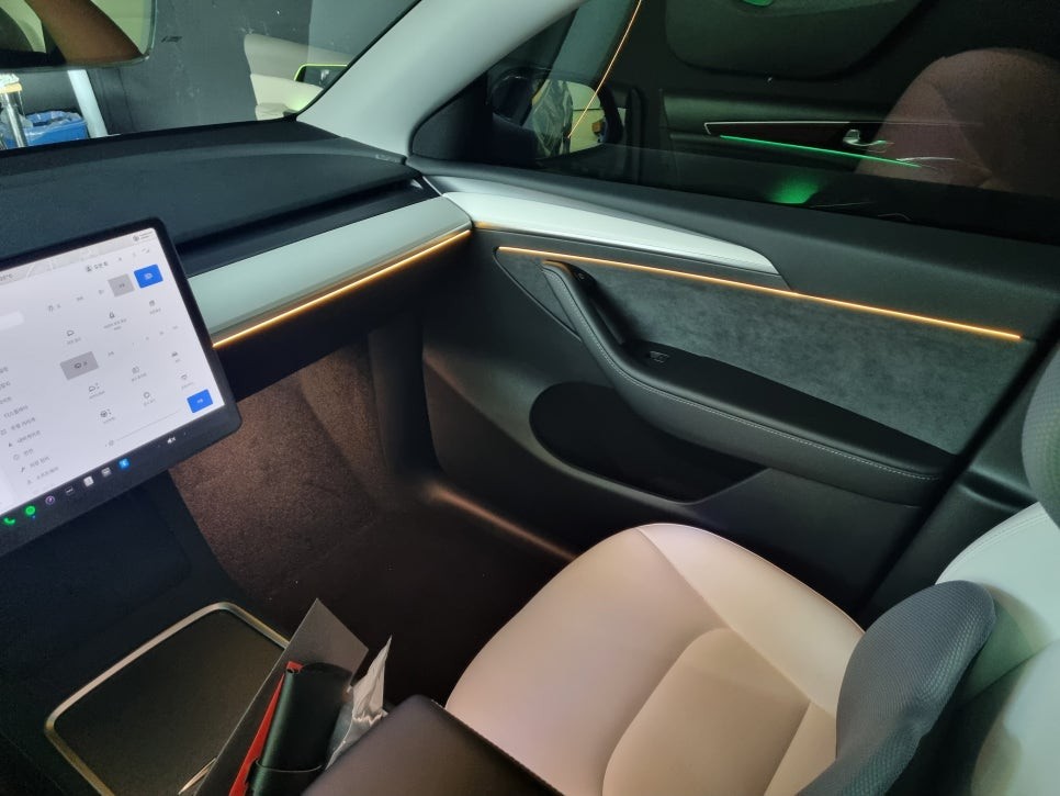 테슬라 모델y 실내 무드등  무조건 해야되는 필수템~ / 전주 덕진구 장동
