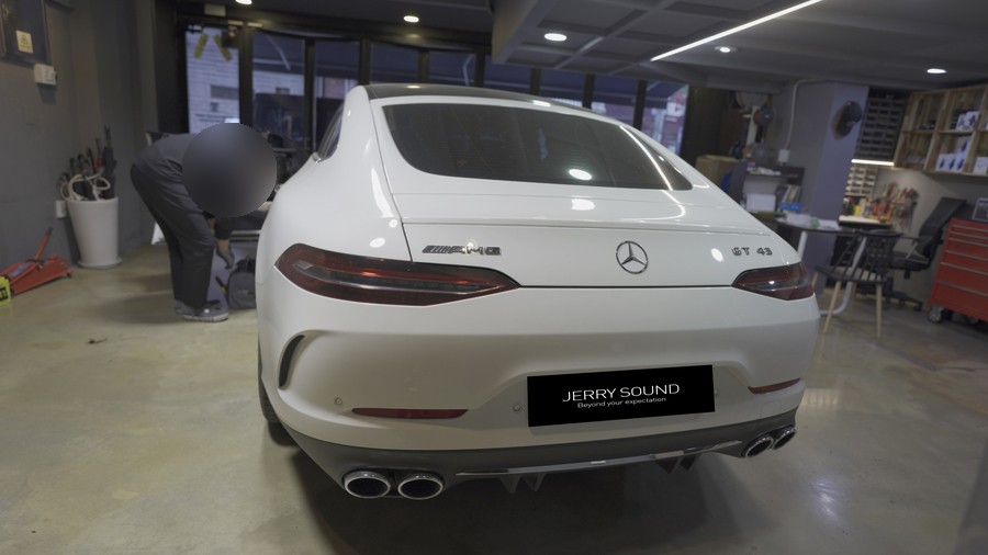벤츠 AMG GT 4도어 차량용 무선충전기와 카플레이 연동