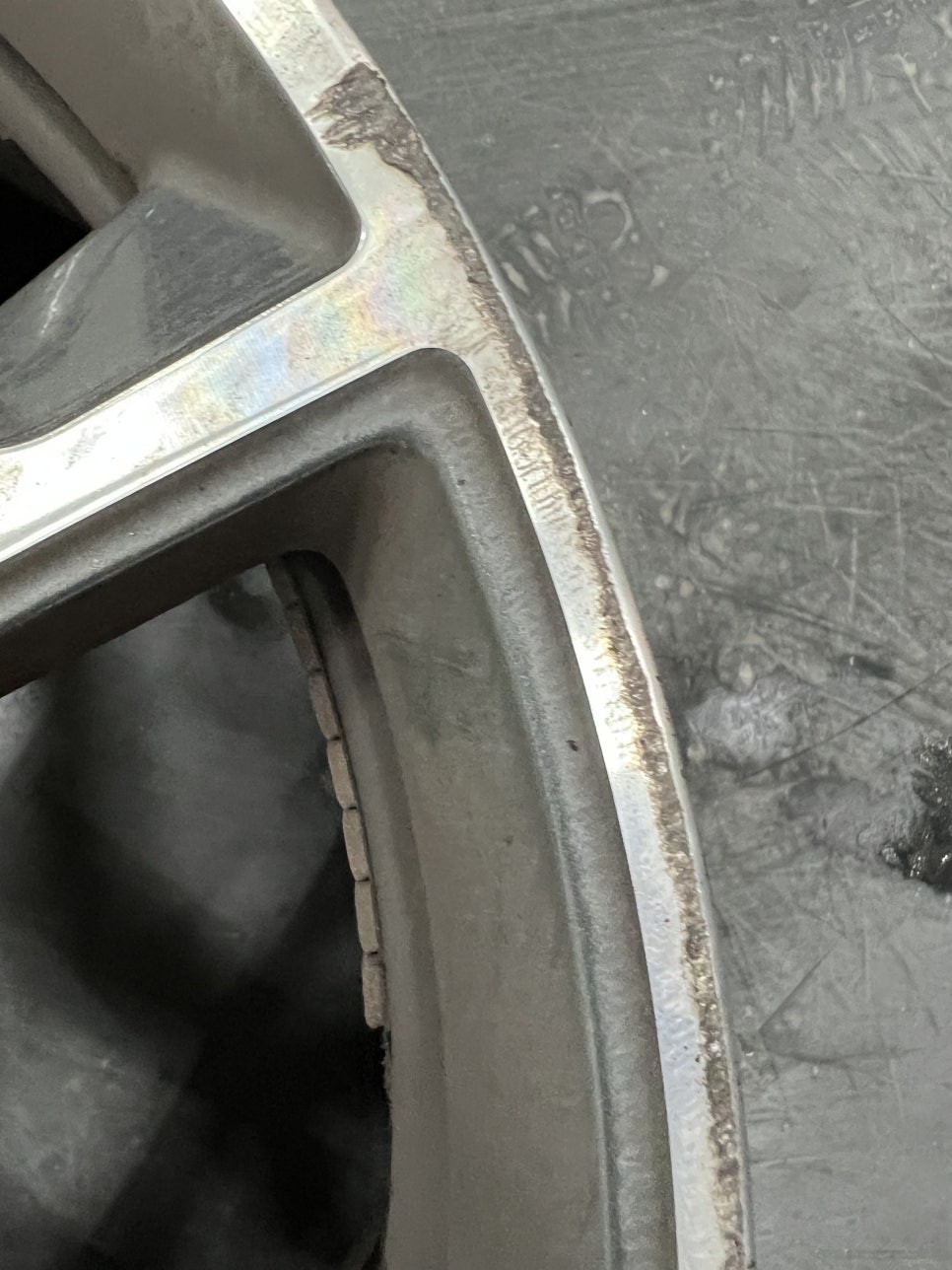 대구 휠복원 대구 휠도색 대구 휠수리 타이어 전문 휠플레이[BMW X3 순정 20인치 다이아몬드컷팅 휠복원 작업입니다.]