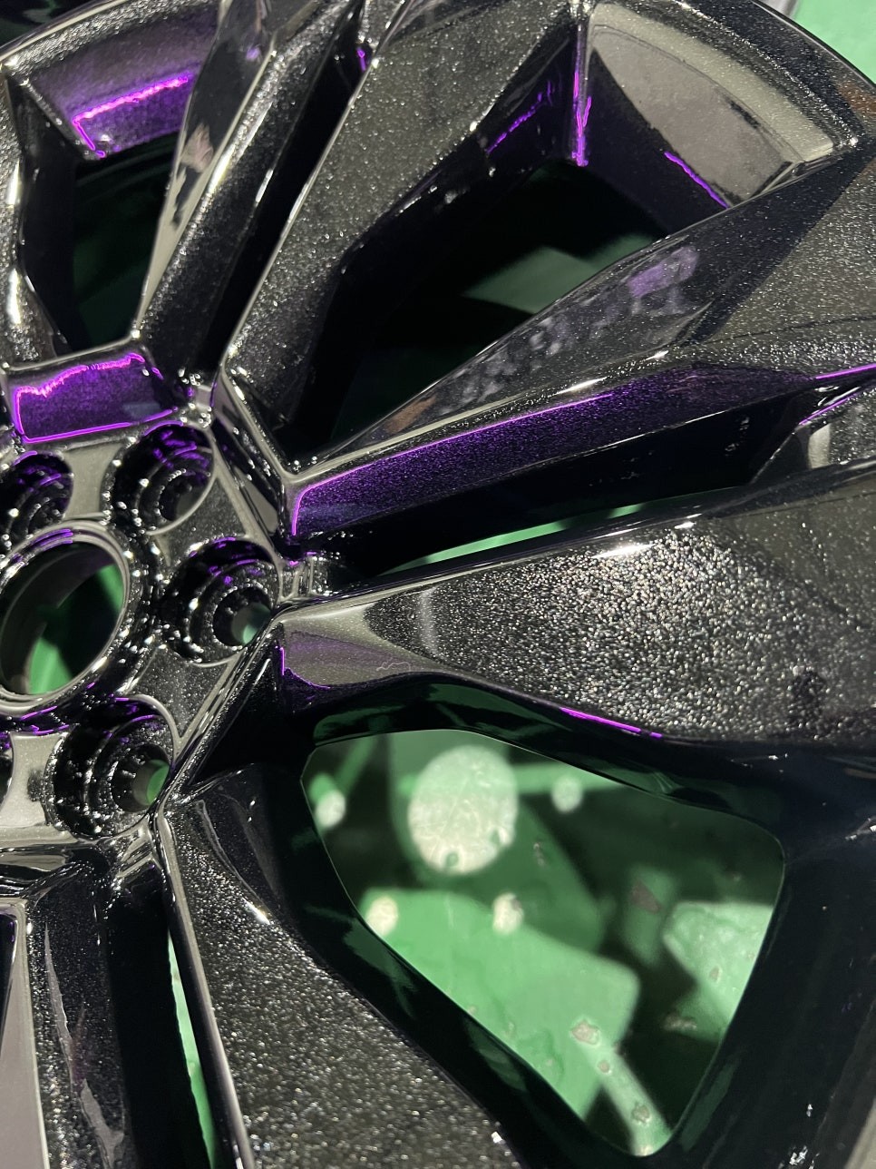 대구 휠복원 대구 휠도색 대구 휠수리 잘하는 곳 휠플레이 타이어 전문[기아 모하비 순정 20인치 블랙펄유광 휠도색 작업입니다.] / 대구 서구 평리동