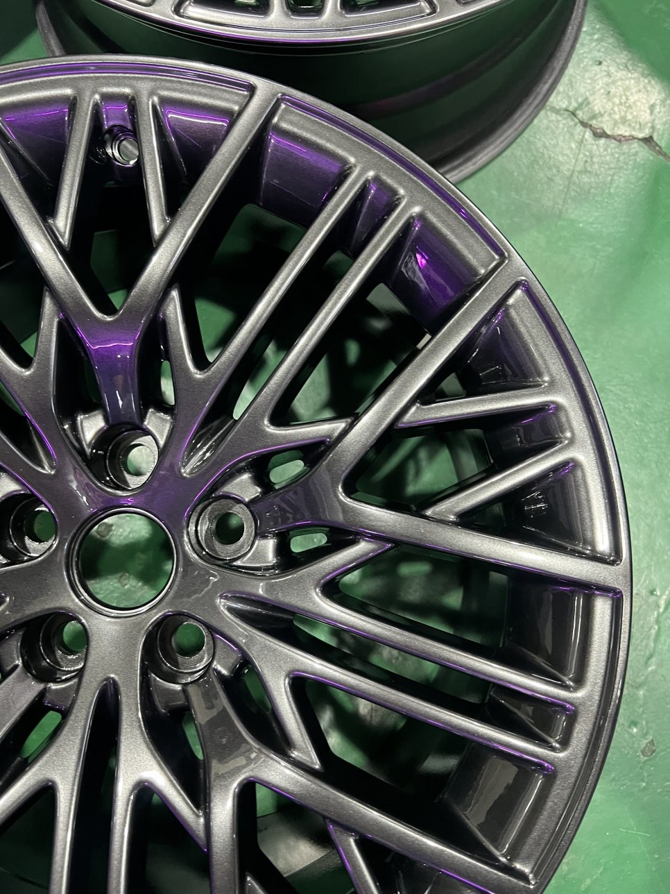 대구 휠복원 대구 휠도색 대구 자동차 휠수리 잘하는 곳 휠플레이 타이어 전문[제네시스 G90 순정 19인치 고스트크롬 휠도색 작업입니다.] / 대구 서구 평리동