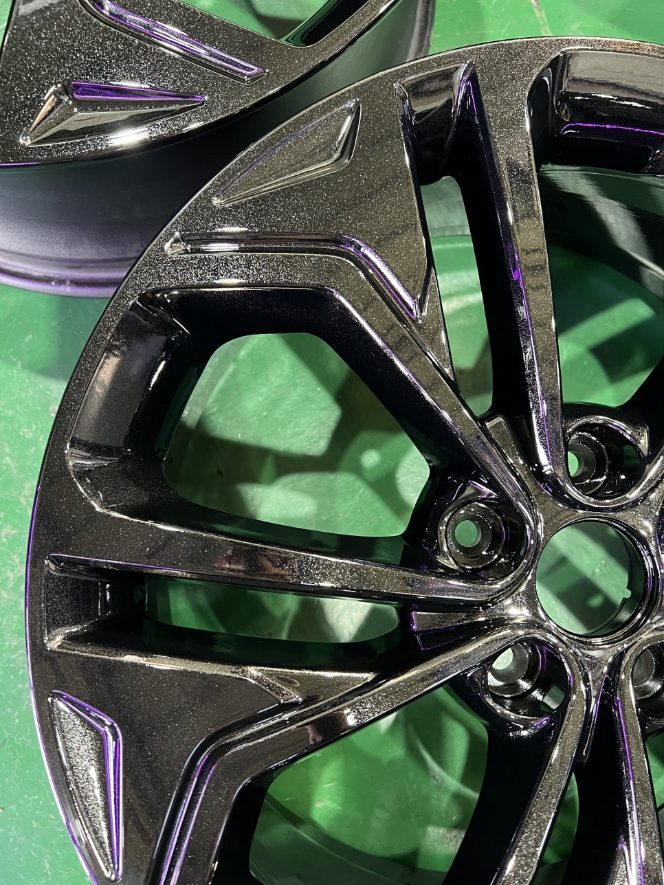 대구 휠복원 대구 휠도색 대구 자동차 휠수리 잘하는 곳 휠플레이 타이어 전문[현대 싼타페 TM 순정 19인치 블랙펄유광 휠도색 작업입니다.] / 대구 서구 평리동