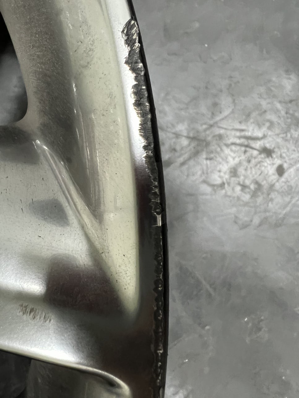 대구 휠복원 대구 휠도색 대구 휠수리 타이어 전문 휠플레이[현대 싼타페 DM 순정 18인치 블랙펄유광 휠도색 작업입니다.] / 대구 서구 평리동