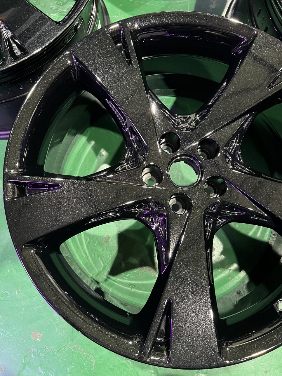 대구 휠복원 대구 휠도색 대구 자동차 휠수리 잘하는 곳 휠플레이[제네시스 GV80 순정 22인치 블랙펄유광 휠도색 작업입니다.] / 대구 서구 평리동