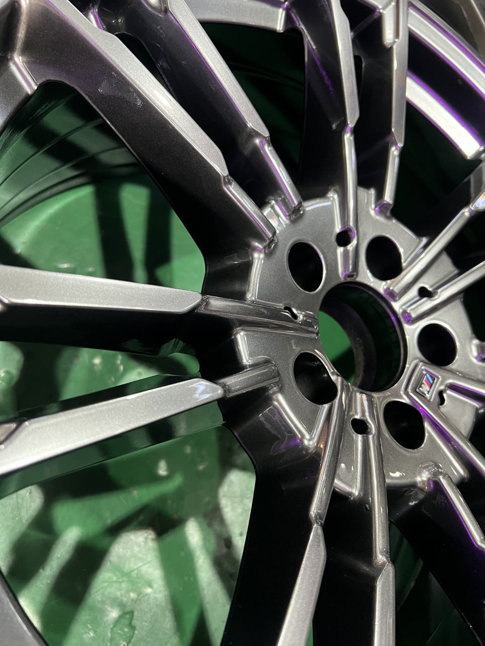 대구 휠복원 대구 휠도색 대구 자동차 휠수리 잘하는 곳 휠플레이 타이어 전문[BMW 5시리즈 순정 19인치 고스트크롬 휠도색 작업입니다.] / 대구 서구 평리동