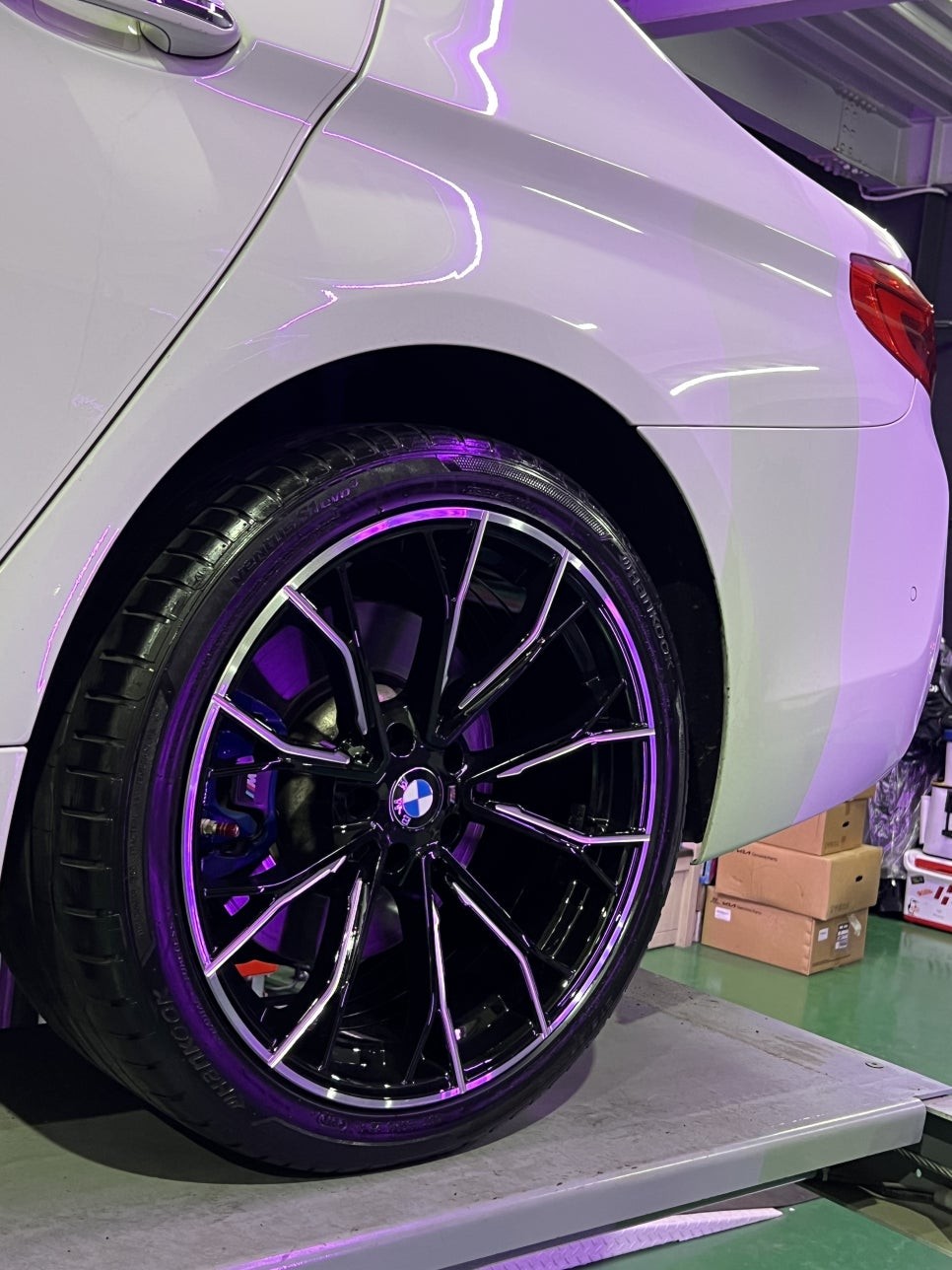 대구 휠복원 대구 휠도색 대구 휠수리 잘하는 곳 타이어 전문 휠플레이[BMW 5시리즈 순정 19인치 다이아몬드커팅 휠복원 작업입니다.]