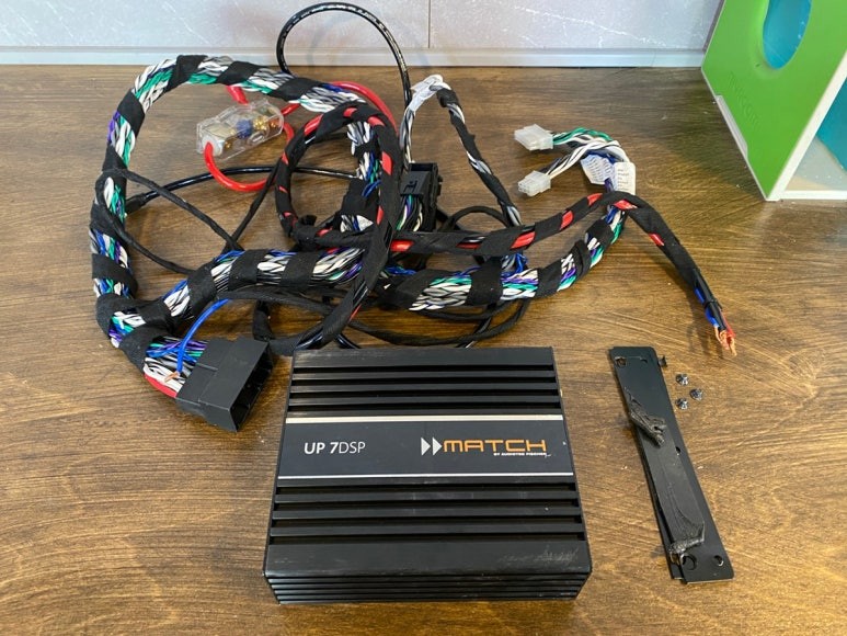 미니쿠퍼s 하만카돈 옵션에 맞는 dsp & amp / 매치up7bmw 와 up7dsp 의 차이 ?