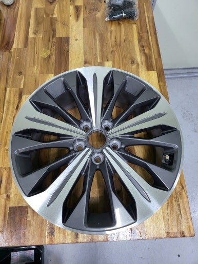 기아 K8 18인치 휠복원기 (경기광주 휠수리 휠복원 휠도장 휠도색 다이아몬드컷팅 휠컷팅) / 경기광주 장지동