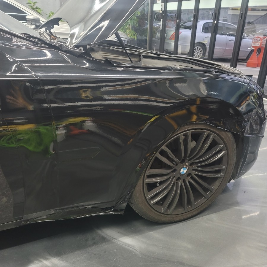 광주 랩핑 BMW 7시리즈 본넷&앞휀다 유광 블랙 부분랩핑 / 광주 서구 치평동