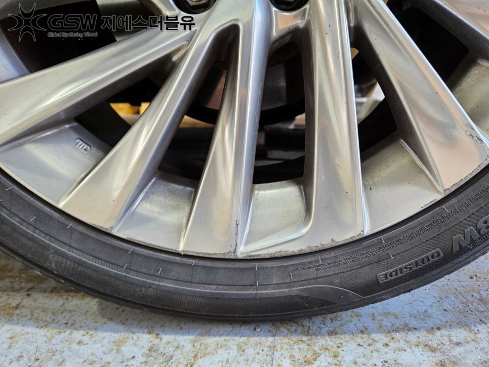 수원 휠복원 렉서스 ES300H 18인치휠 상처로 인한 반광 스크래치 휠복원 작업 후기 / 성남시 시흥동