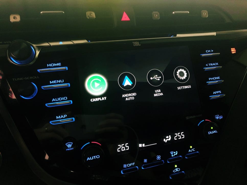 캠리 아이폰 무선 카플레이 지원 K-play 설치 매립 장착 시공기