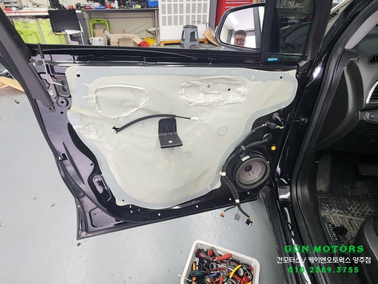 더뉴 트랙스 전동미러 오토 락폴딩 기능 추가로 바뀐 일상적 편리함 / 양주시 회정동