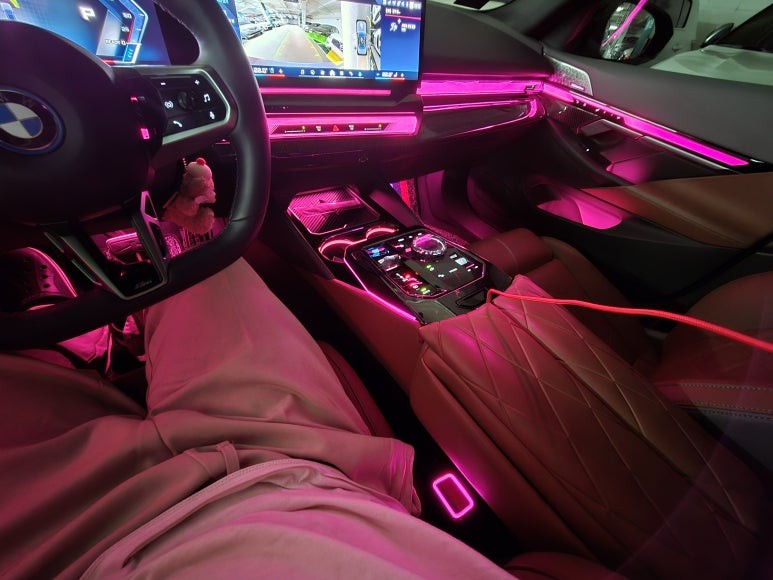 BMW G60 i5 M60 벨트, 센터콘솔 엠비언트 확장 [대구 코딩집] / 대구 북구