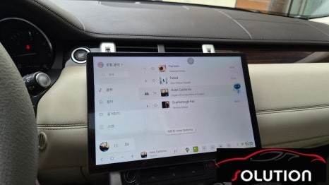 안드로이드 올인원 + 어라운드뷰 레인지로버스포츠 차량에 설치 하였습니다. 순정옵션 전문팀 카솔루션 군산점 / 전북 군산