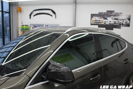 BMW X6 M50i 전체랩핑 사틴실버 헤드라이트톤다운 까지 !!