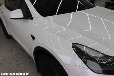 테슬라 모델 Y 화이트에서 블랙으로 ! 이질감없는 고광택필름으로 ! 순정틱하게 완성해드렸습니다 / 경기 김포 통진