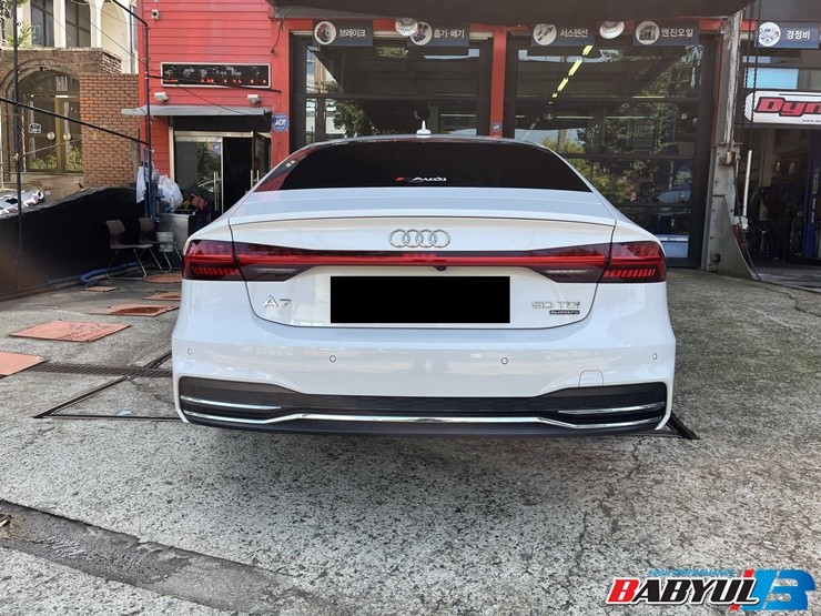아우디 A7 C8 50TDI 맥스톤 디자인 리어 디퓨저 장착