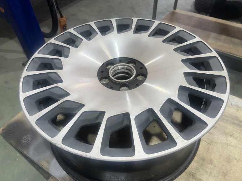 순천휠수리, 마이바흐도 새처럼 복원해드립니다 / 전남 순천