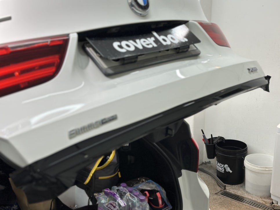 BMW 5GT 실내 랩핑 강서구 커버봇에서 고광택 크롬 죽이기까지 우수한 퀄리티를 만드는 비법