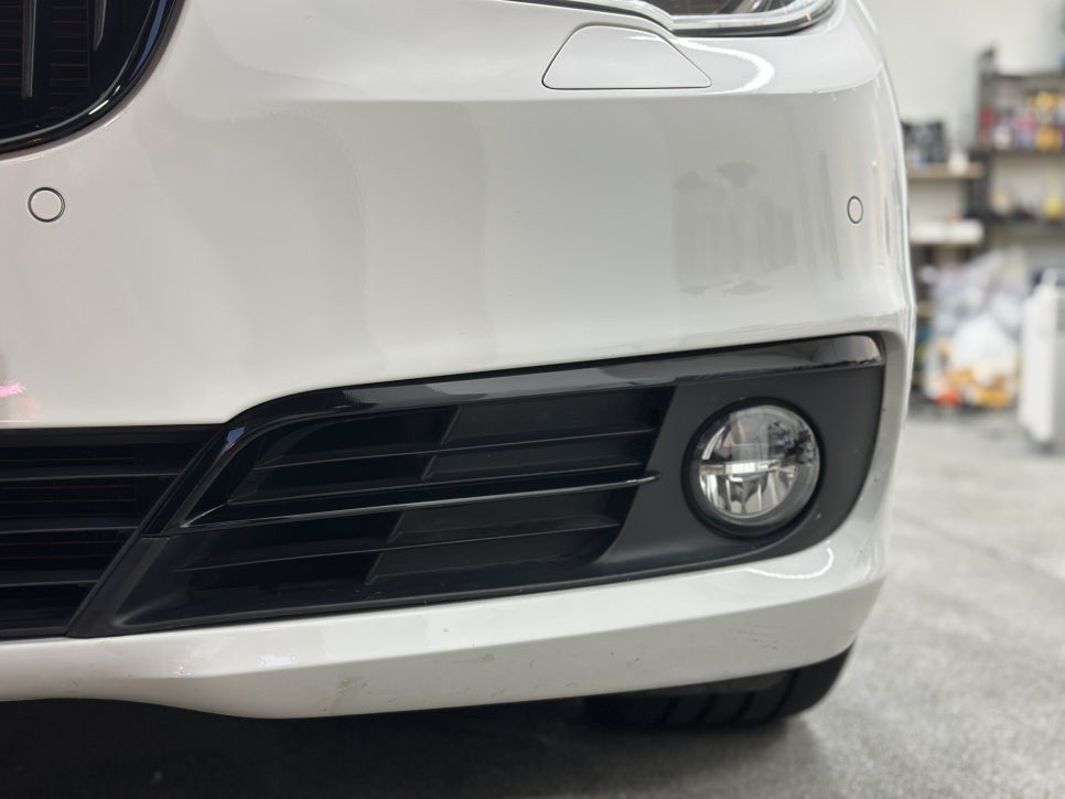 BMW 5GT 실내 랩핑 강서구 커버봇에서 고광택 크롬 죽이기까지 우수한 퀄리티를 만드는 비법