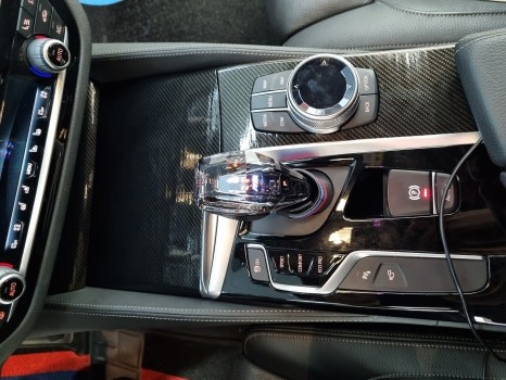 진해 창원 마산 루마썬팅 BMW 520D (G30) 실내 카본 랩핑 시공 :)