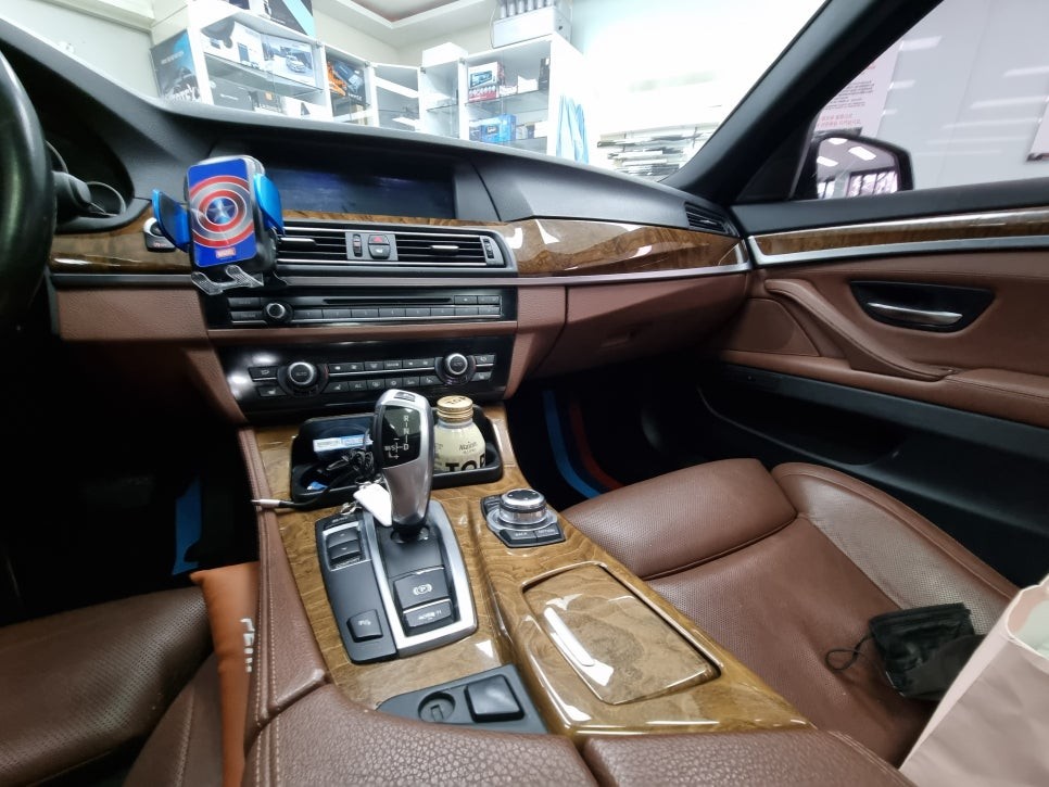 진해 창원 마산 루마썬팅 BMW 520D (F10) 블락포디 VIVA 틴팅 및 실내 카본 랩핑 시공 :)