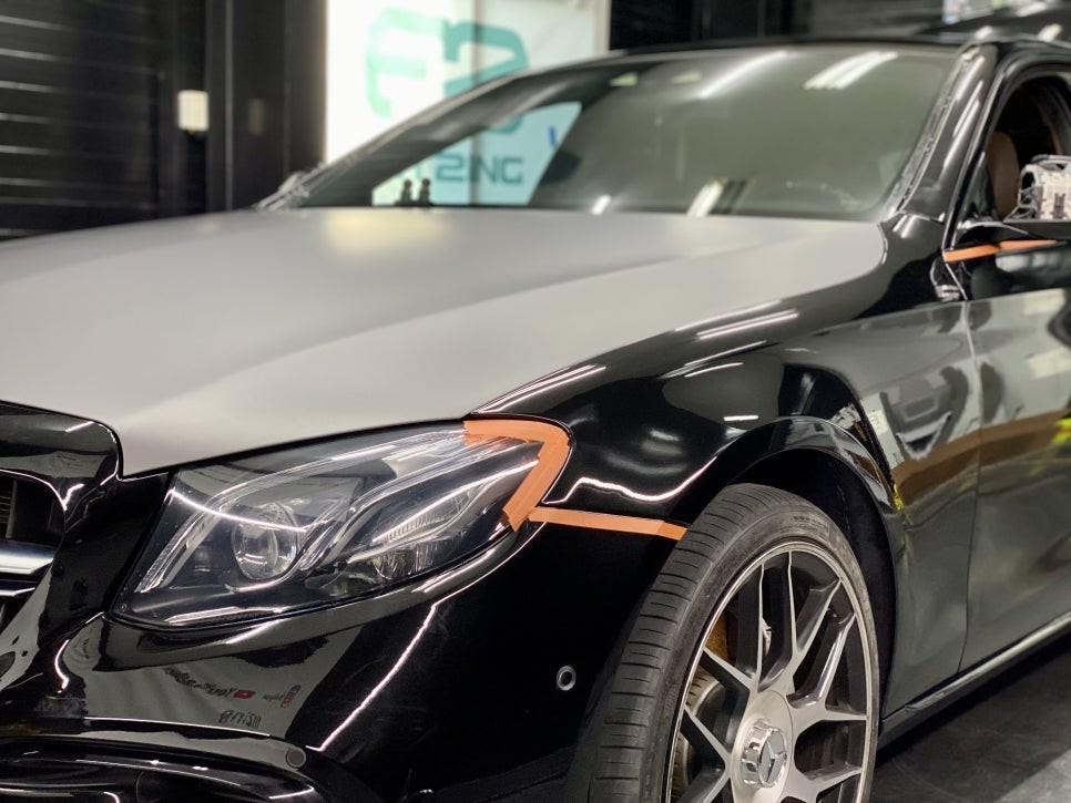 W213 E클래스 매트(무광) 메탈릭 차콜 전체랩핑 보험처리 시공기