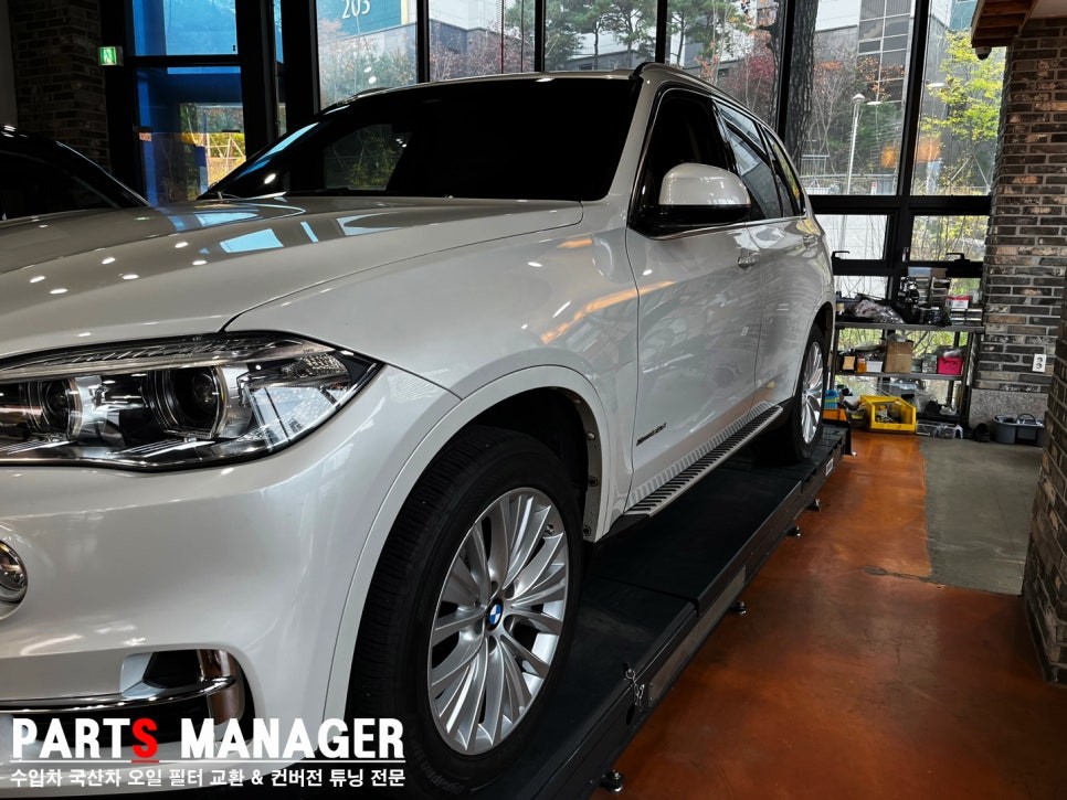 [튜닝맛집] BMW X5 _ 블랙유광그릴 &amp; 순정형 사이드발판 장착후기