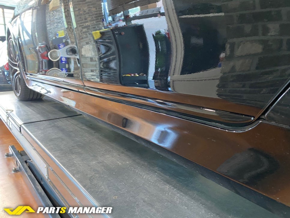 BMW 740D 하단 몰딩 블랙 랩핑 시공 후기