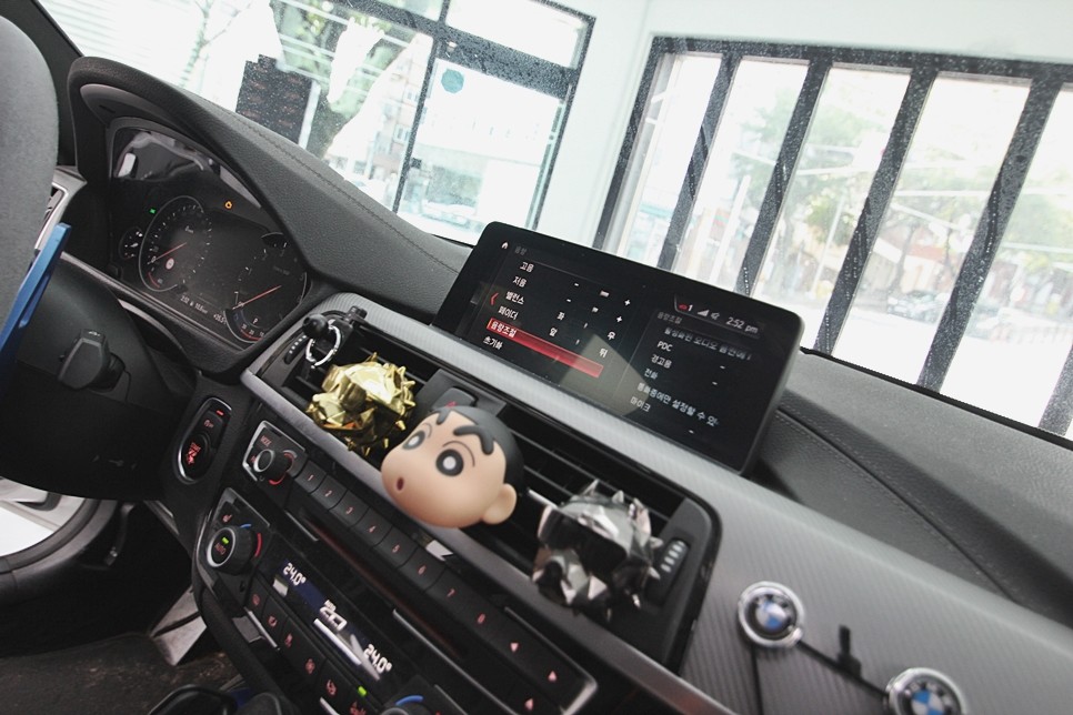 부산.울산.경남 / BMW 3시리즈 (F30 330i) 스피커 교체 후 저음이 줄어버렸어요? 해결은 무스웨이 D8 / 부산