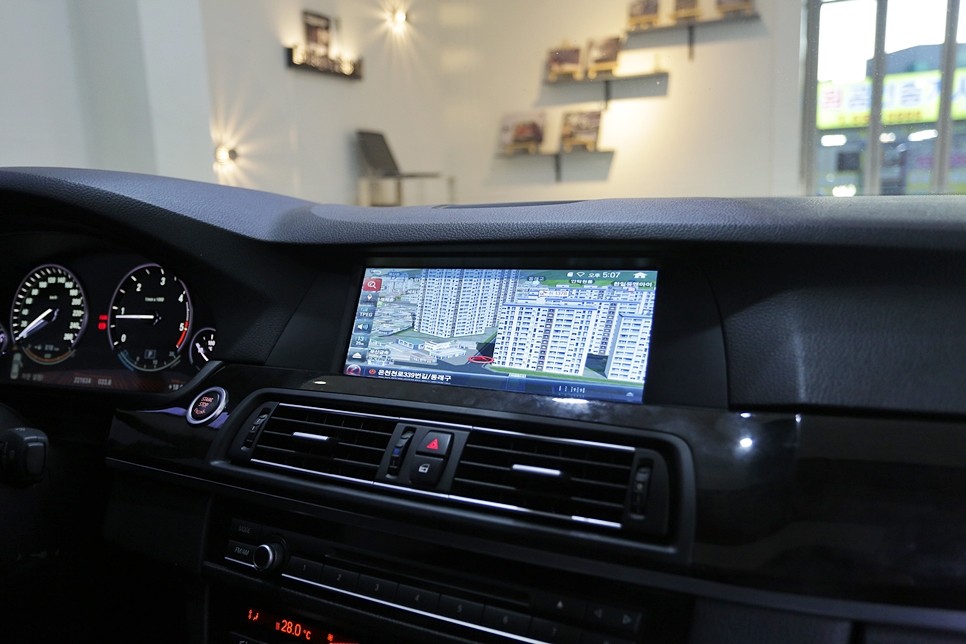 bmw520d 중고가격 좋은데 네비는 시원치 않죠?!