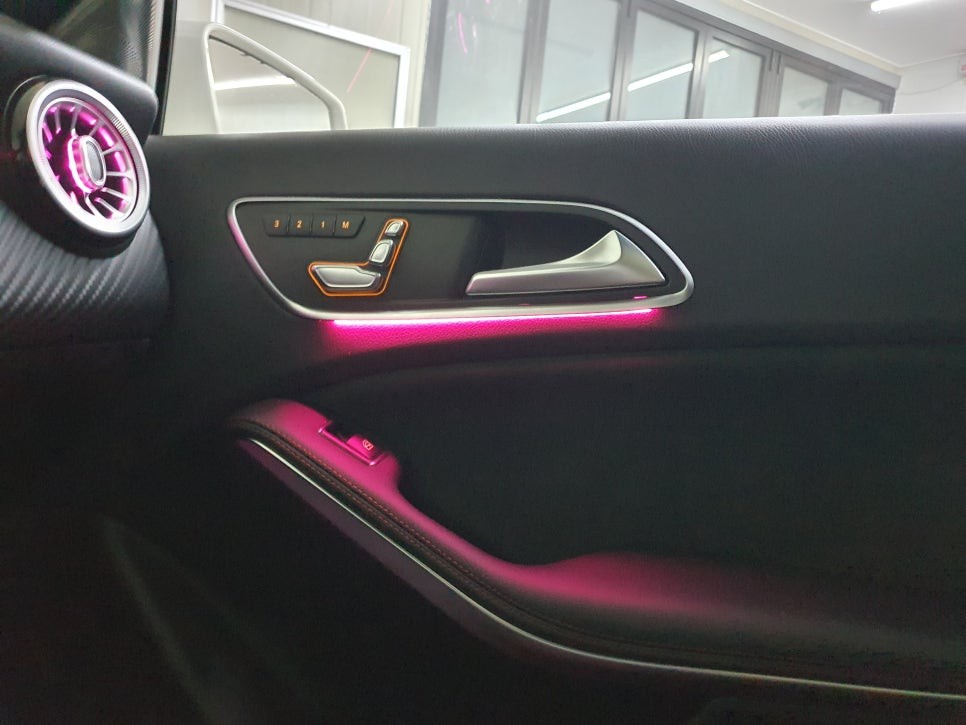 벤츠 GLA 45 AMG 엡비언트 라이트 작업!