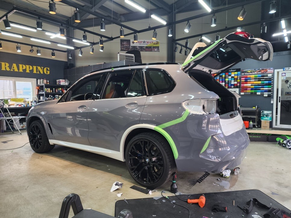BMW X5 M 비닐 프로그 나르도 그레이로 전체랩핑 하남 미사 송파 위례 강동 랩핑전문 니드포스피드