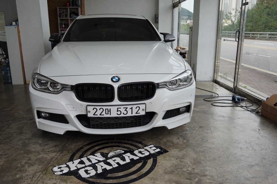 스킨게러지 + BMW랩핑 + F30스트럿바 + 스트럿바랩핑 + BMW스트럿바랩핑 + BMW3시리즈 + 포인트랩핑 + 스트럿바포인트랩핑