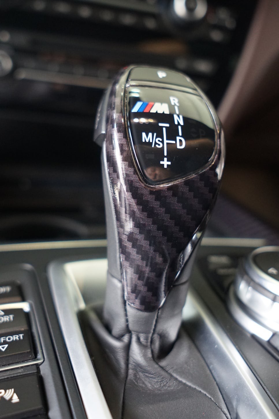 스킨게러지 + BMW X6 실내랩핑 + 키드니그릴랩핑 + BMW실내랩핑 + 실내포인트랩핑 + 유광카본랩핑 + 리얼카본랩핑 + 5D카본