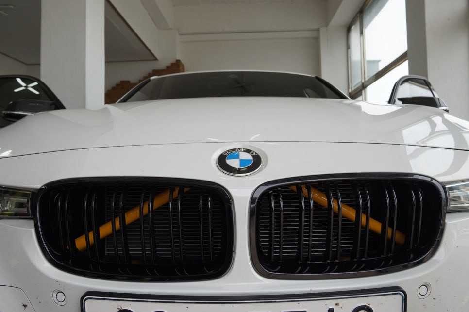 스킨게러지 + BMW랩핑 + F30스트럿바 + 스트럿바랩핑 + BMW스트럿바랩핑 + BMW3시리즈 + 포인트랩핑 + 스트럿바포인트랩핑