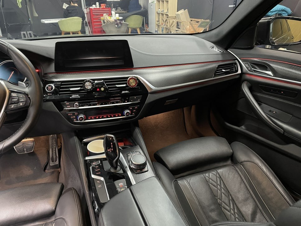 <부산랩핑,부산ppf,부산자동차랩핑>BMW 5시리즈 3m 2080 사틴블랙 전체랩핑 및 크롬죽이기, 실내랩핑 무광랩핑 / 부산 강서구 명지동