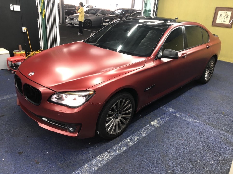 <부산랩핑,부산ppf,부산자동차랩핑>bmw 7시리즈 전체랩핑 제거및 3m 2080 사틴 뱀파이어레드 전체랩핑 재작업 / 부산 강서구 명지동