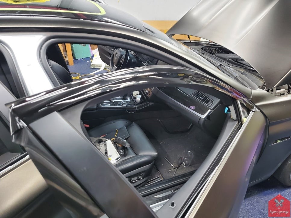 부산랩핑 전문점 현스게러지 BMW F10 5시리즈 사틴 골드더스트 블랙 전체랩핑 시공 소개 / 부산 강서구 명지동